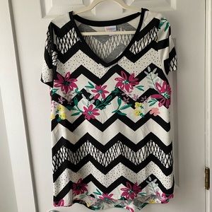 NWOT - Large Lularoe Christy T - Black and white pattern